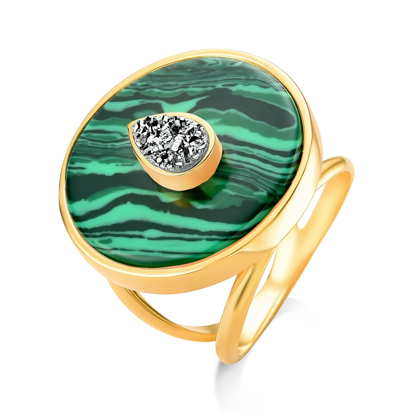 Use o Anel Transformação com Drusa Titânio e Malaquita em Banho de Ouro 18K para atrair autenticidade e coragem  e fortalecimento da intuição.