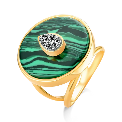 Use o Anel Transformação com Drusa Titânio e Malaquita em Banho de Ouro 18K para atrair autenticidade e coragem  e fortalecimento da intuição.