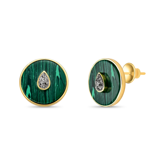 Use o Brinco Transformação com Drusa Titânio e Malaquita em Banho de Ouro 18K para atrair autenticidade, coragem, e fortalecimento da intuição.