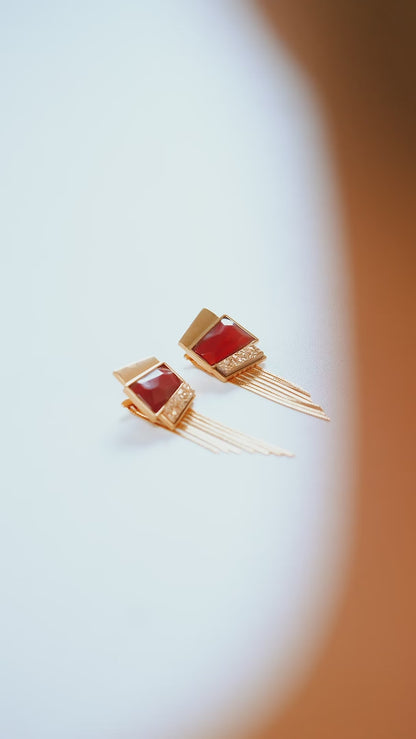 Design exclusivo do Brinco Cascata, representando laços emocionais.